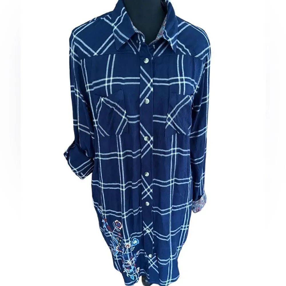 Tolani 100% viscose plaid button front tunic with contrasting cuffs& back size M